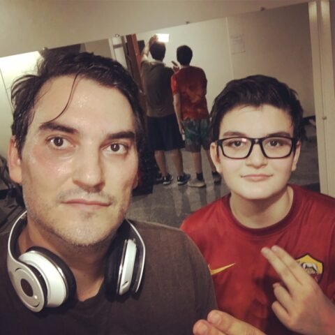 Fazendo exercícios físicos durante a quarentena com meu filho Lorenzo.